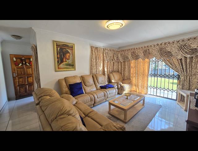 4 BEDROOM FREEHOLD FOR SALE IN ALBERTSDAL